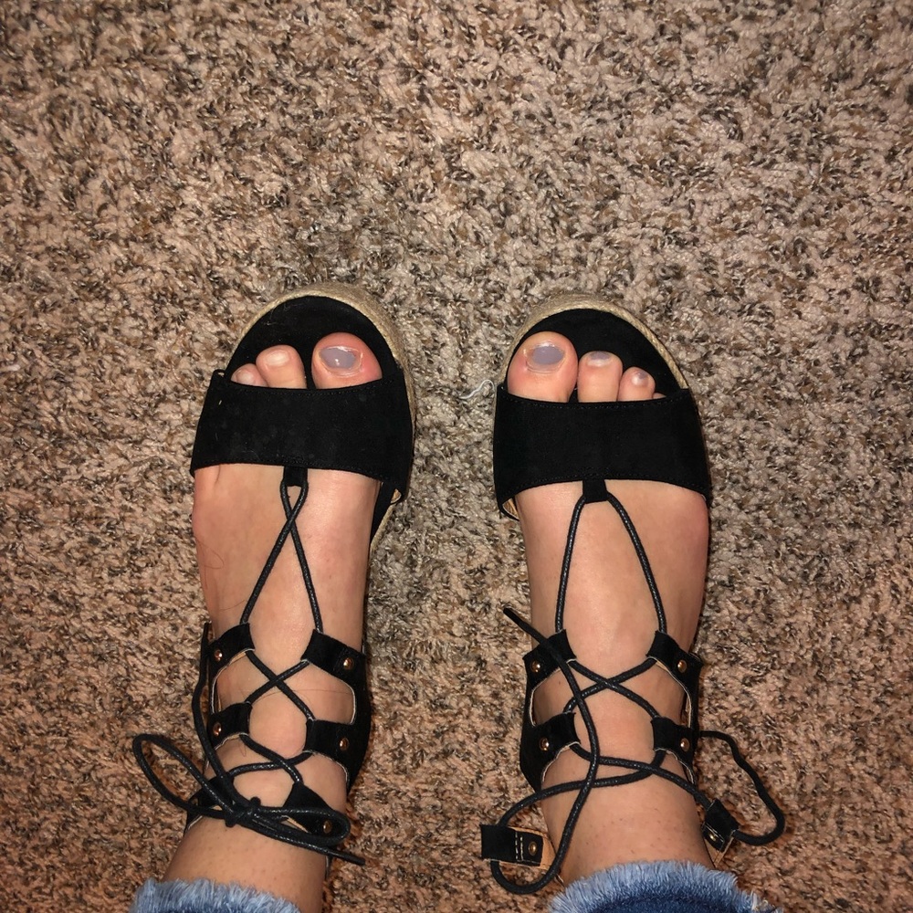 black platforms - Picture 2 of 4
